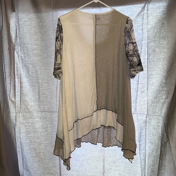 Women’s black and white tunic by Metric - Picture 3 of 3